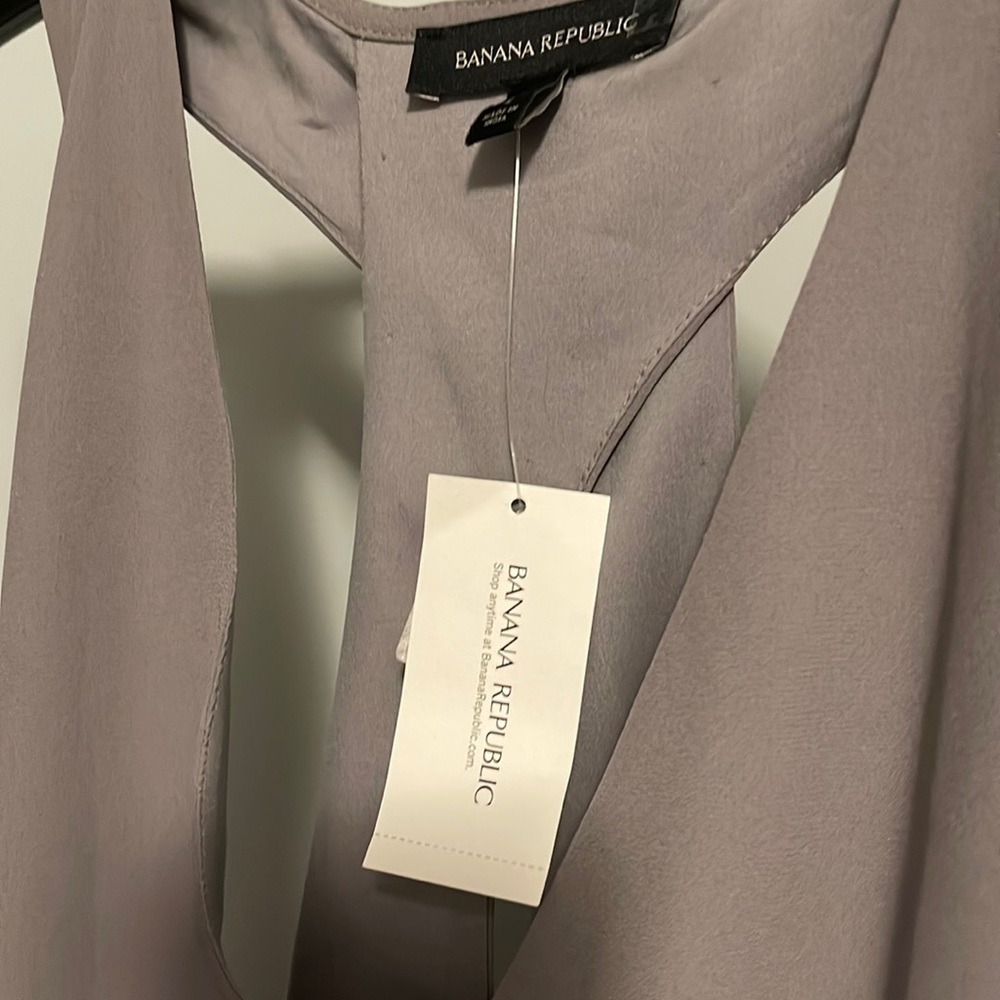 Gray Banana Republic tank
